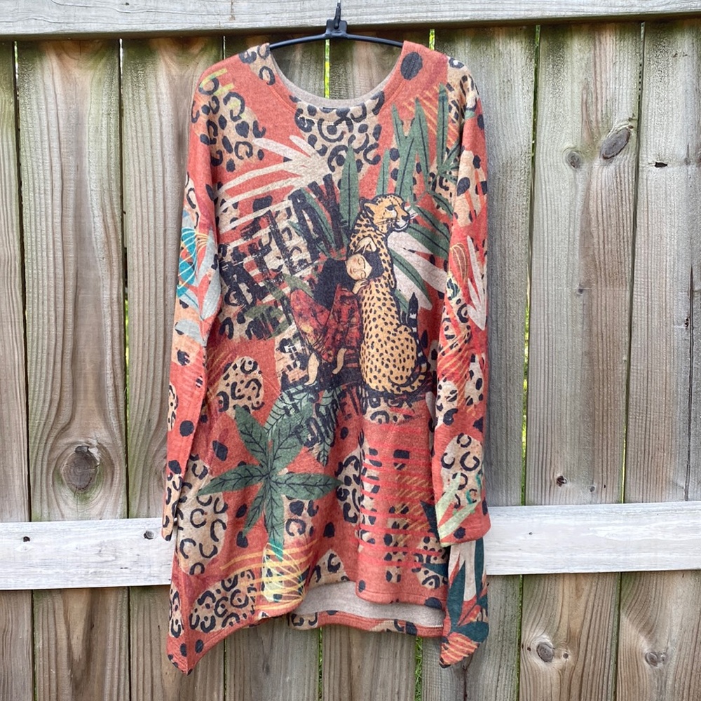 Inoah Woman and Cheetah Tropical Sweater with Front Pocket Accents